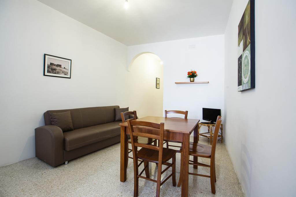 Dolphin Court Apartment Marsalforn Bagian luar foto