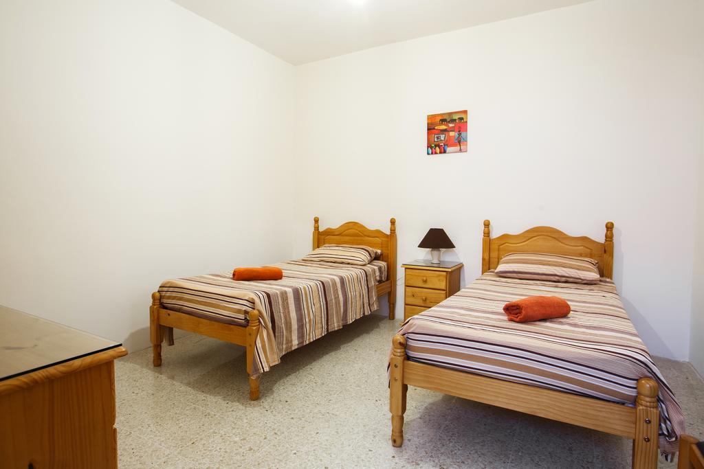 Dolphin Court Apartment Marsalforn Bagian luar foto