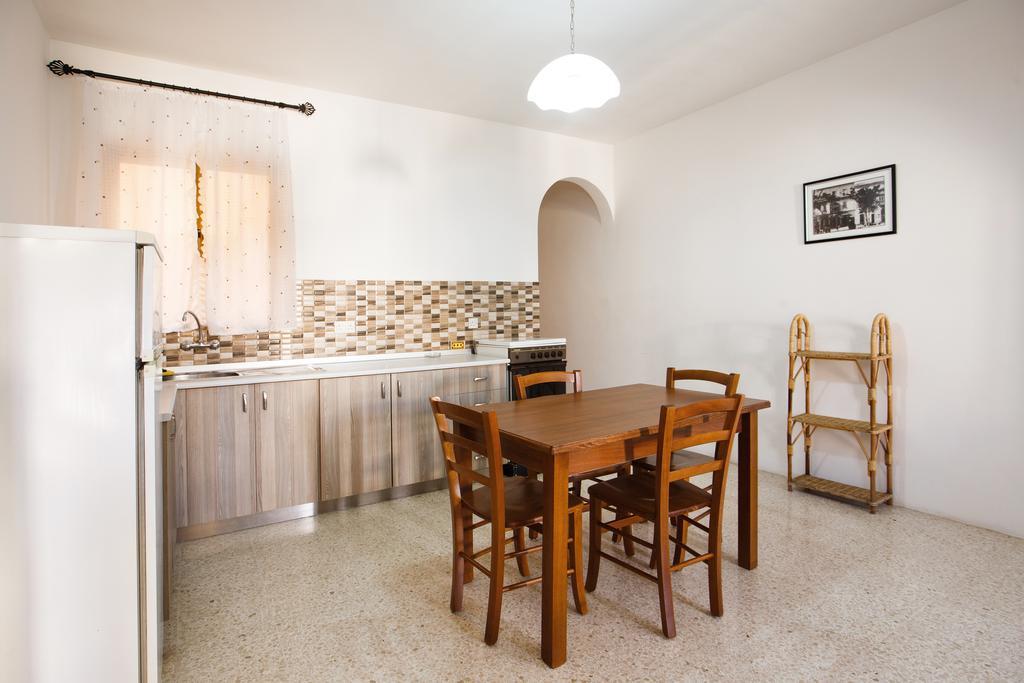 Dolphin Court Apartment Marsalforn Bagian luar foto