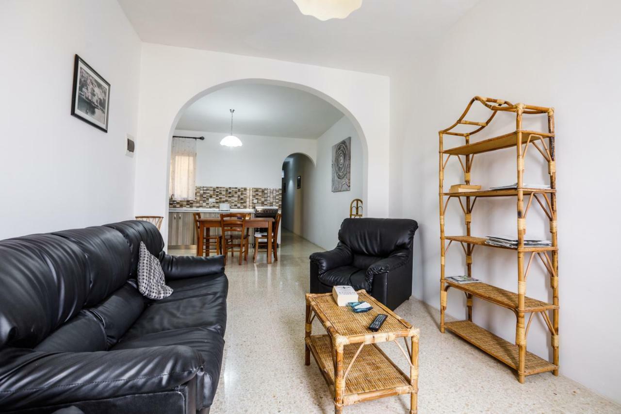 Dolphin Court Apartment Marsalforn Bagian luar foto