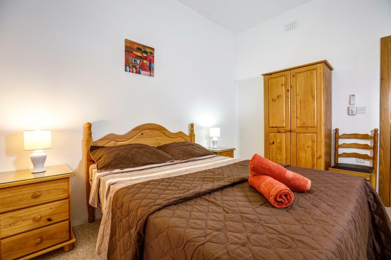 Dolphin Court Apartment Marsalforn Bagian luar foto
