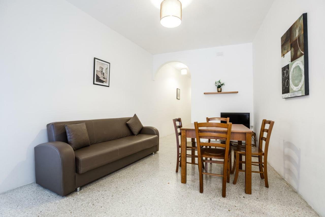 Dolphin Court Apartment Marsalforn Bagian luar foto