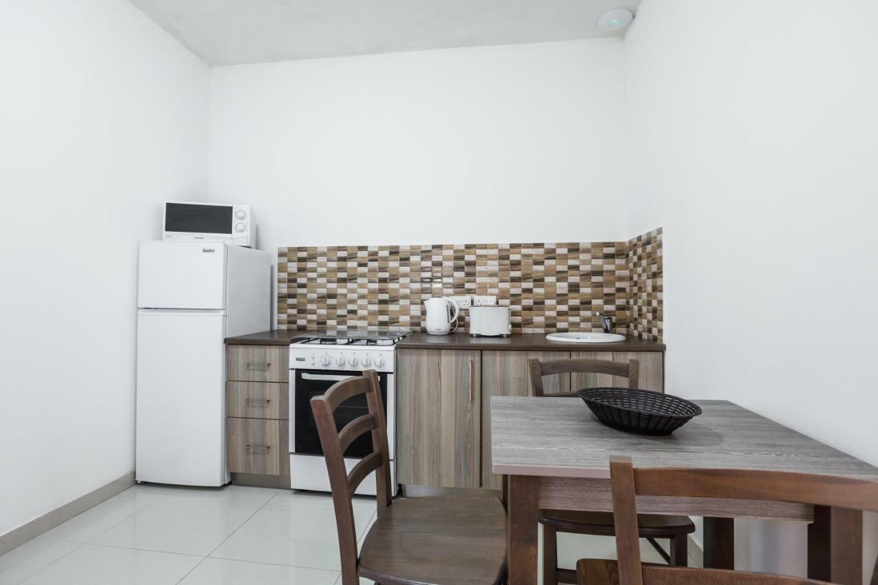 Dolphin Court Apartment Marsalforn Bagian luar foto