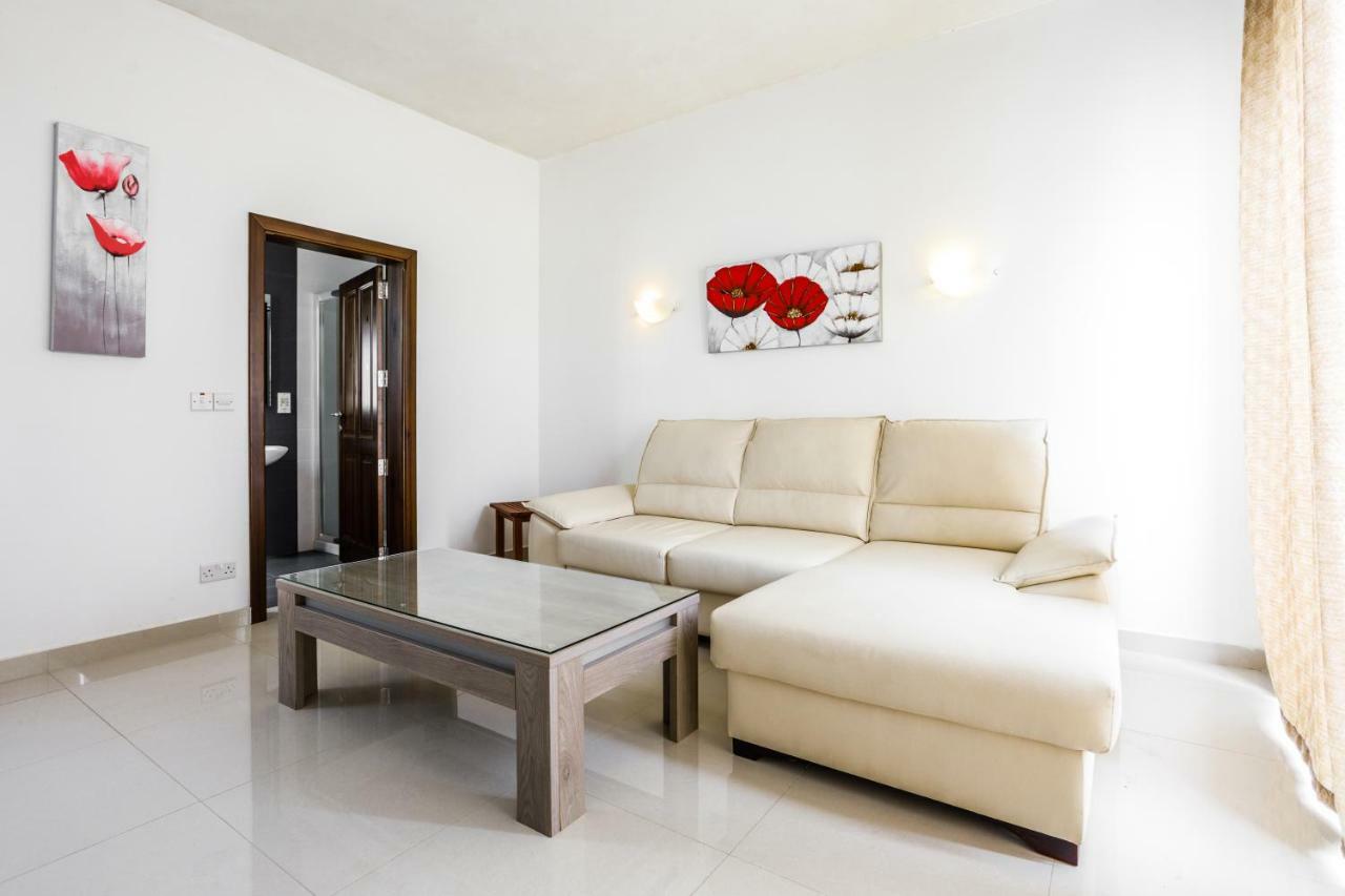 Dolphin Court Apartment Marsalforn Bagian luar foto