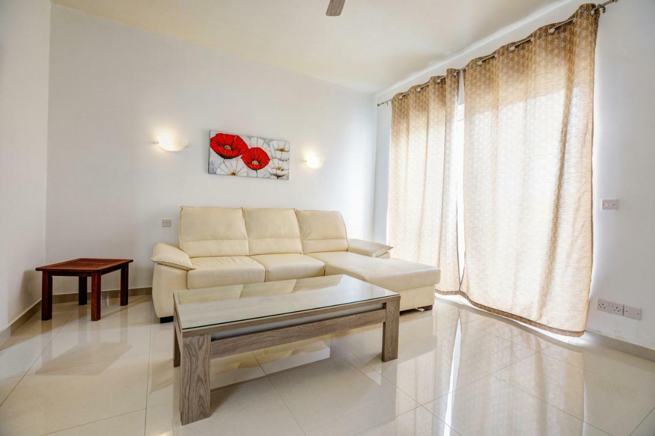 Dolphin Court Apartment Marsalforn Bagian luar foto